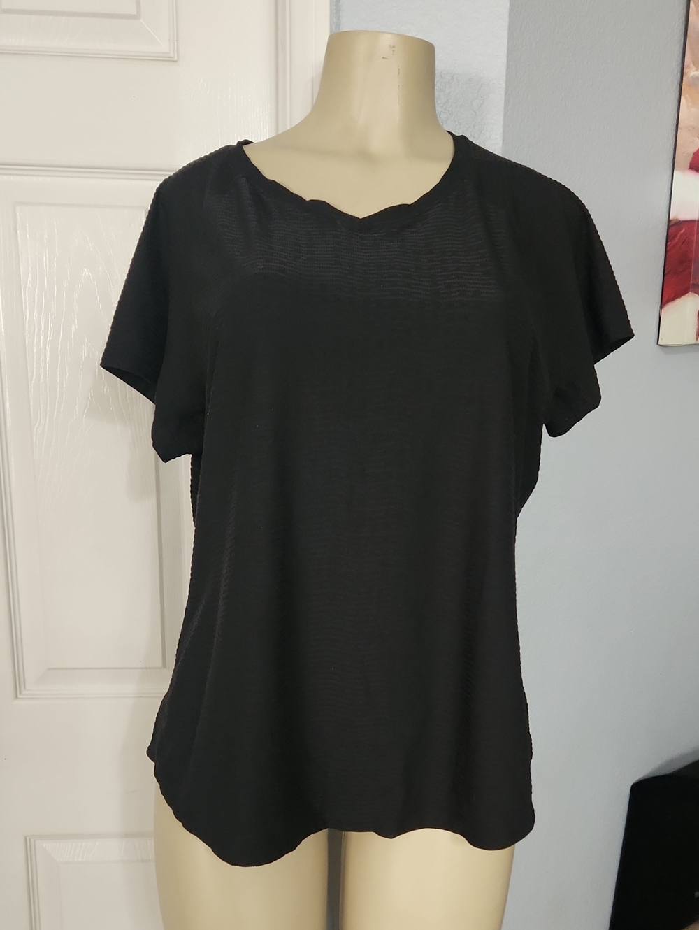 Kirklands Black Short Sleeve V-Neck Tee